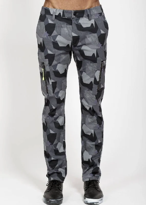 Final Clearance Konus Men's Digital Camo Cargo Pants in Black