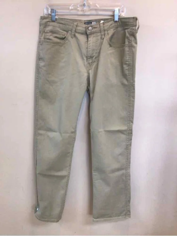 Celebrate the Weekend with Discounts SIZE 33 DOCKERS Men's PANTS