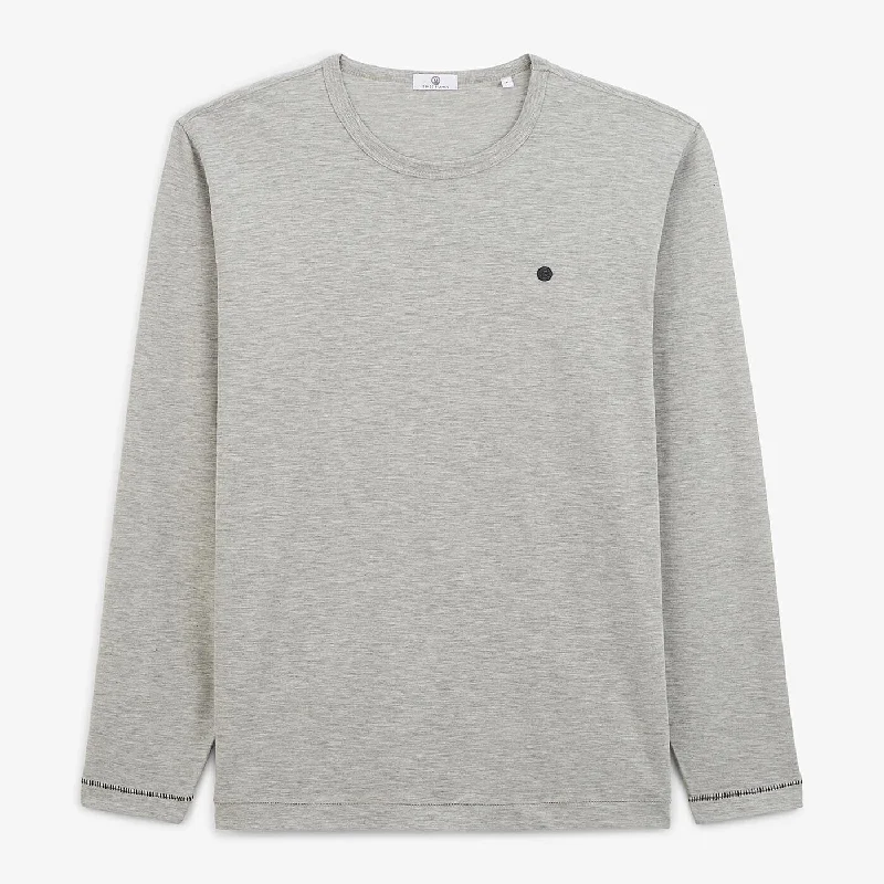 Heather gray long-sleeved t-shirt